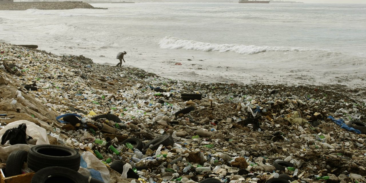2030-ra annyi hulladék lesz a tengerben, mint hal