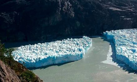 Óriási jéghegy vált le egy chilei gleccserről