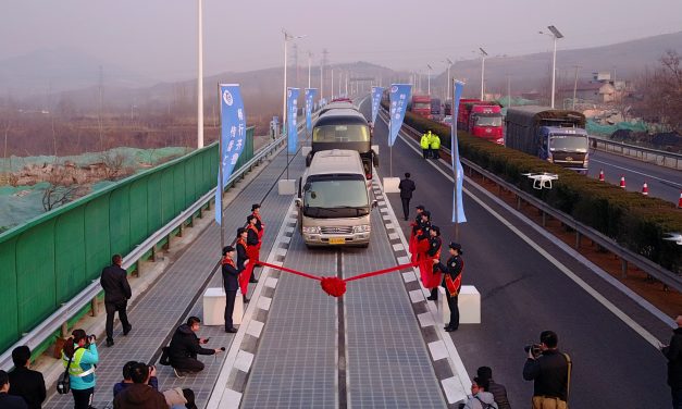 Napelemes autópályaszakaszt adtak át Kínában
