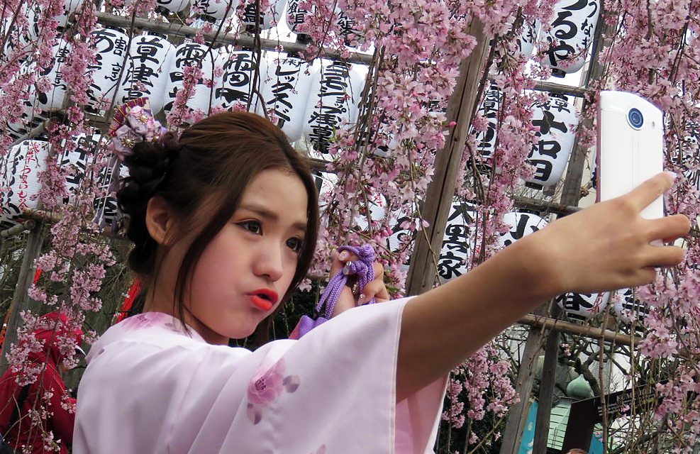 Japánban a cseresznyevirágok hozták a tavaszt – a helyszínről jelentjük