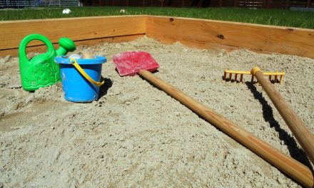 Hobbikertész udvara: homokozó építés