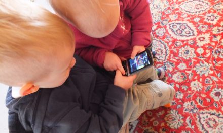 Vasszigorral tiltsuk a gyereket a képernyő használatától?