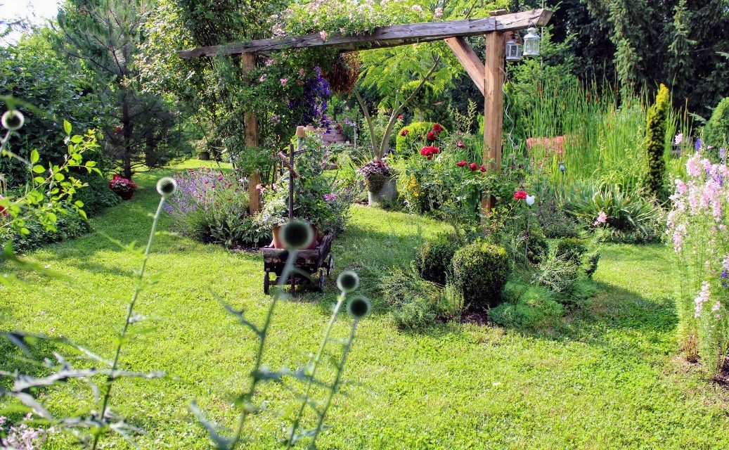 Falusi tündérek lakják: Szanazug „telistele” kertje