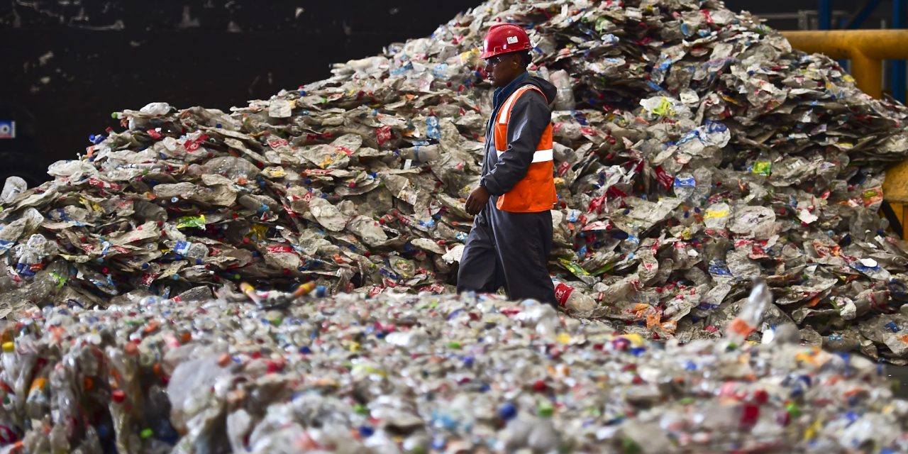 Talajba ásnák a műanyagszemetet az unióban