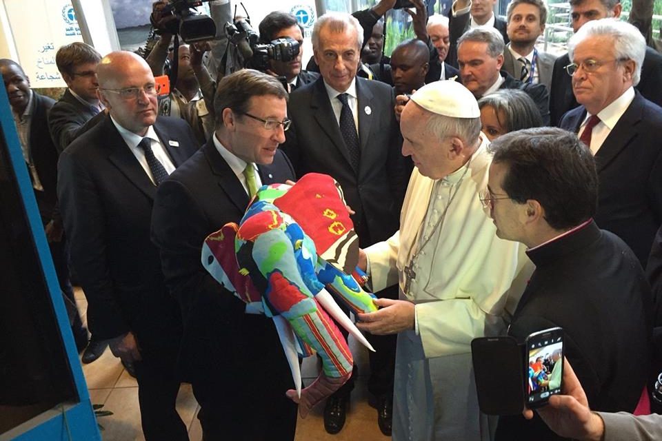 A pápa csípi a flip-flop művészetet