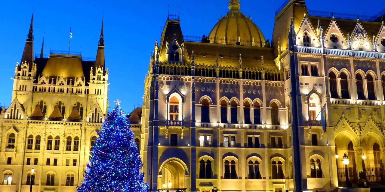 Szerdán állítják fel az Ország Karácsonyfáját Budapesten