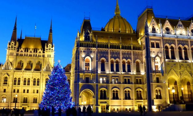 Szerdán állítják fel az Ország Karácsonyfáját Budapesten