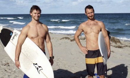 Két dögös szörfös, akik megmentik az óceánokat